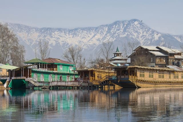 Kashmir Delight with Houseboat Stay